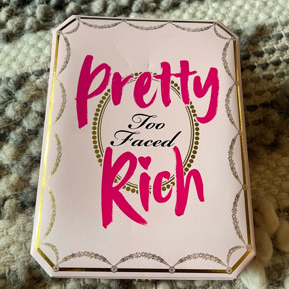 Too faced pretty rich eyeshadow palette